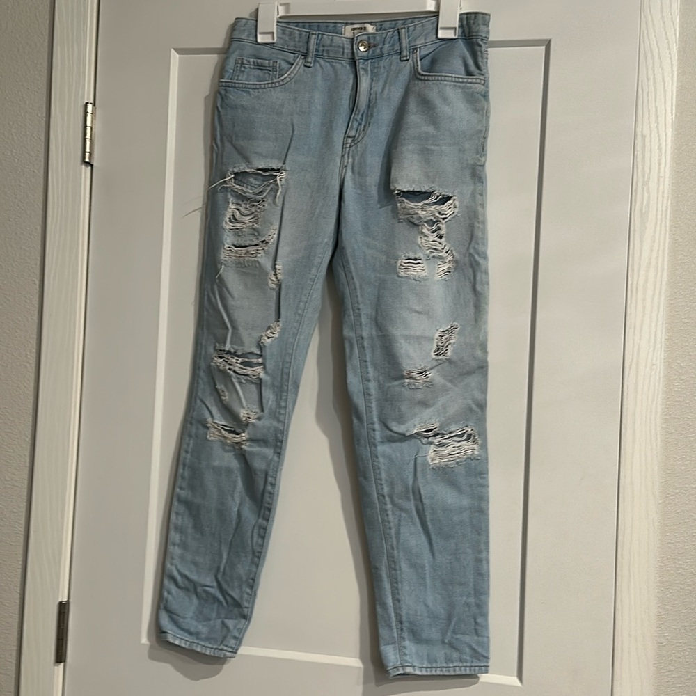Women’s light wash boyfriend style distressed jeans